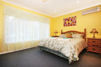 Roseland Holiday House - Sunshine Coast Guide 3