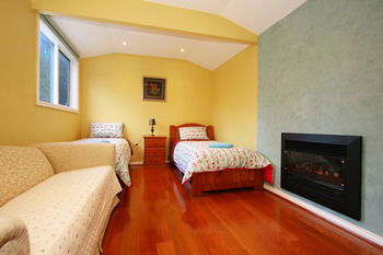 Roseland Holiday House - Sunshine Coast Guide 6