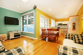 Roseland Holiday House - Sunshine Coast Guide 9