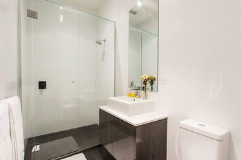 Anchor On Little Collins - Southern - Sunshine Coast Guide 0