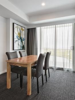 Best Western Plus Lake Kawana Hotel - Sunshine Coast Guide 15