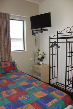 Coogee Beachside Budget Accommodation - Hostel - Sunshine Coast Guide 3