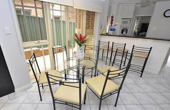 Kingsford 12 Shaw Furnished Apartment - Sunshine Coast Guide 3