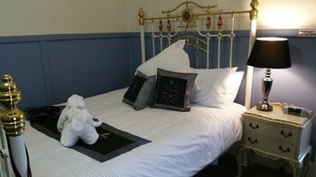 Coppers Hill Private Accommodation - Sunshine Coast Guide 26