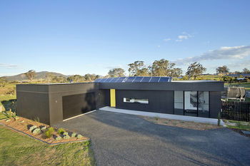 Zebula Gloucester - Sunshine Coast Guide 0