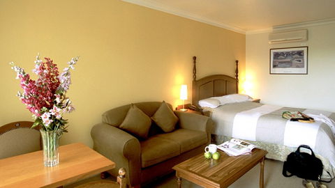 Best Western Plus The Tudor Box Hill - Sunshine Coast Guide 1