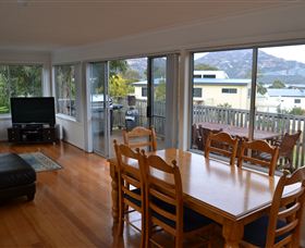 Amos Cottage - Sunshine Coast Guide 1