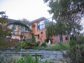 Alexanders Airport Accommodation - Sunshine Coast Guide 0