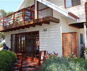 Anchlia Waterfront Cottages - Sunshine Coast Guide 1