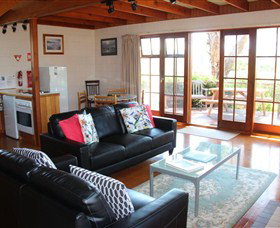 Anchlia Waterfront Cottages - Sunshine Coast Guide 5