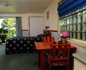 Crays Accommodation - Innes Street - Sunshine Coast Guide 0
