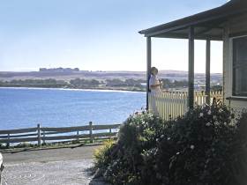 Abbey's On The Terrace - Sunshine Coast Guide 0