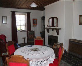 Captain's Cottage Stanley - Sunshine Coast Guide 1