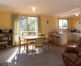 Shuckers Cottages - Sunshine Coast Guide 2
