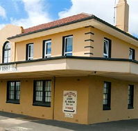 Grand Central Accommodation BB Cobden - Sunshine Coast Guide