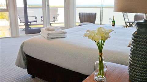 Whitesbeach Guesthouse - Sunshine Coast Guide 1