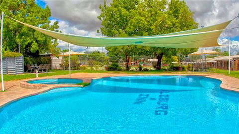 Alzburg Resort Mansfield - Sunshine Coast Guide 2