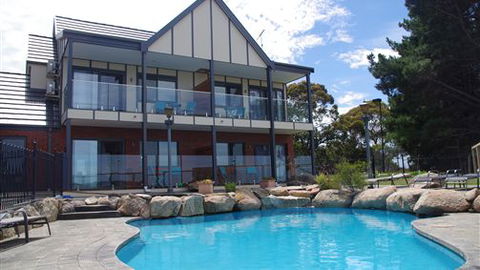 The View On Grossmans - Sunshine Coast Guide 0