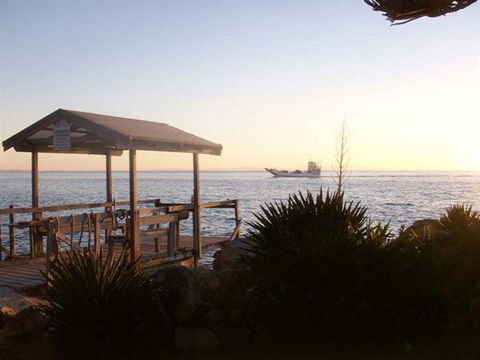 Amity Point Waterfront Cabins - Sunshine Coast Guide 0