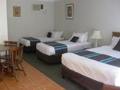 Cleveland Motor Inn - Sunshine Coast Guide 2