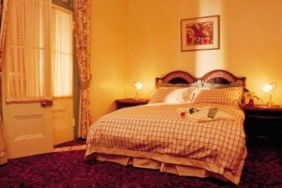 Grand View Hotel - Sunshine Coast Guide 2