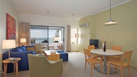 Cumberland Lorne - Sunshine Coast Guide 1