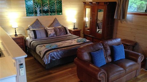 Southern Anchorage Retreat - Sunshine Coast Guide 4
