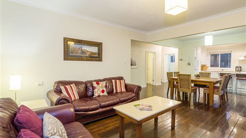 Serenity Halls Gap: Nat Park Frontage - Sunshine Coast Guide 2