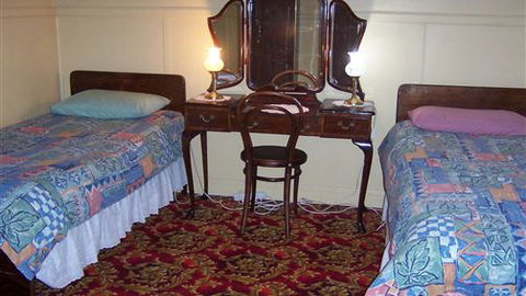 Abaco House - Sunshine Coast Guide 1