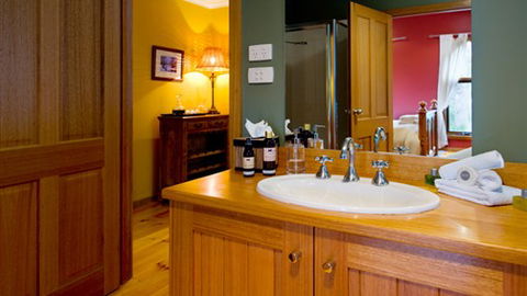 Abbott's Rest - Hepburn Springs - Sunshine Coast Guide 2