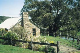 Adelaide Hills Country Cottages - Gum Tree Cottage - Sunshine Coast Guide 0