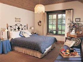 Adelaide Hills Country Cottages - Gum Tree Cottage - Sunshine Coast Guide 2