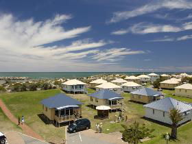 Adelaide Shores Resort - Sunshine Coast Guide 1