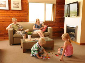 Adelaide Shores Resort - Sunshine Coast Guide 2