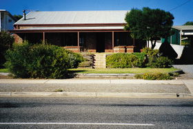 Botts Beach Retreat - Sunshine Coast Guide 1