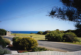 Botts Beach Retreat - Sunshine Coast Guide 2