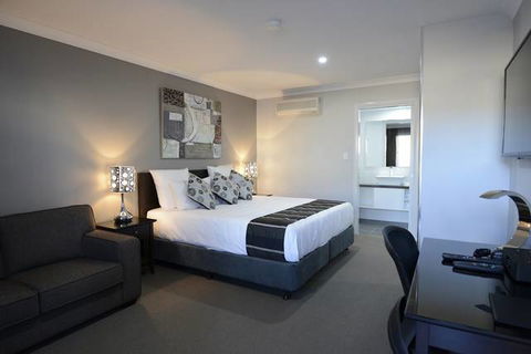 Aastro Dish Motor Inn - Sunshine Coast Guide 0