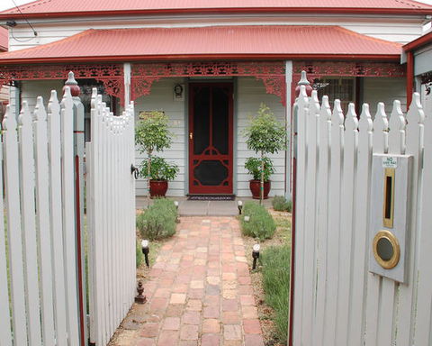 Airleigh Rose Cottage - Sunshine Coast Guide 0
