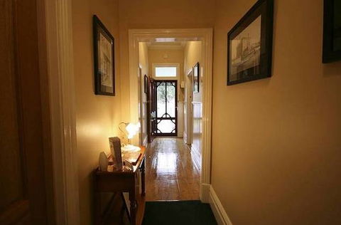 Airleigh Rose Cottage - Sunshine Coast Guide 1