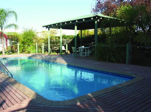 Albury Hume Inn Motel - Sunshine Coast Guide 2
