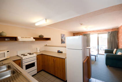 Allan Cunningham Motel And Old Wagon Restaurant - Sunshine Coast Guide 1