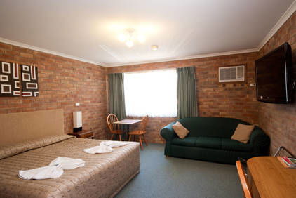 Allan Cunningham Motel And Old Wagon Restaurant - Sunshine Coast Guide 0