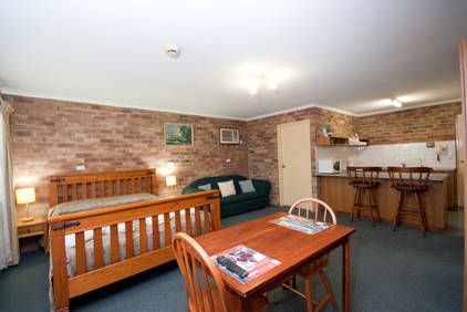 Allan Cunningham Motel And Old Wagon Restaurant - Sunshine Coast Guide 4