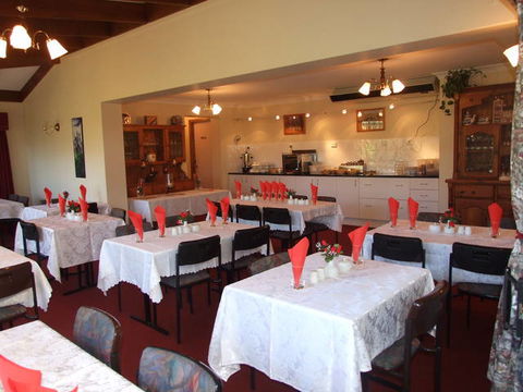 Allan Cunningham Motel And Old Wagon Restaurant - Sunshine Coast Guide 6