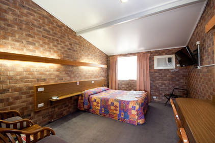 Allan Cunningham Motel And Old Wagon Restaurant - Sunshine Coast Guide 7