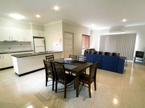 Annand Mews Serviced Apartments - Sunshine Coast Guide 0