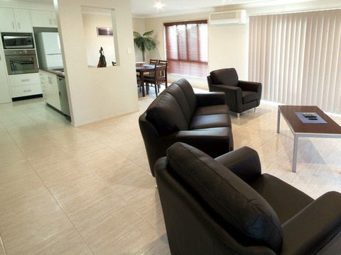 Annand Mews Serviced Apartments - Sunshine Coast Guide 1
