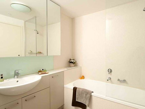 Apartments@Docklands - Sunshine Coast Guide 2