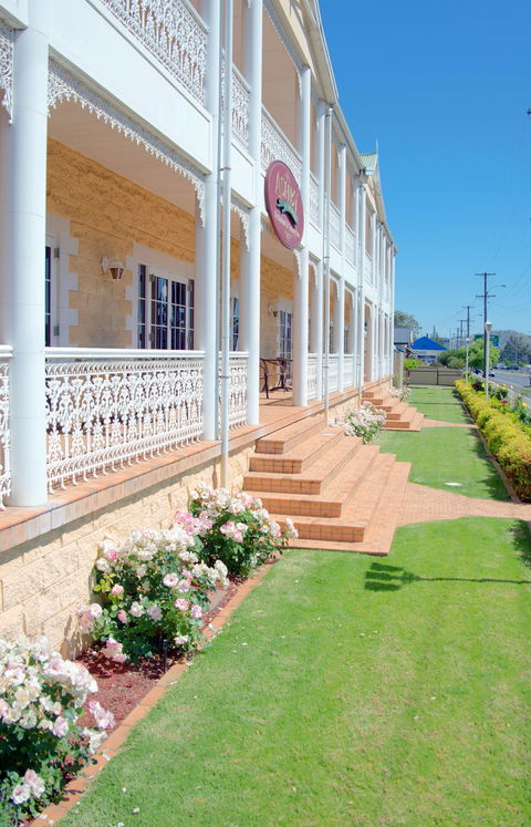 Ashby House Motor Inn - Sunshine Coast Guide 1