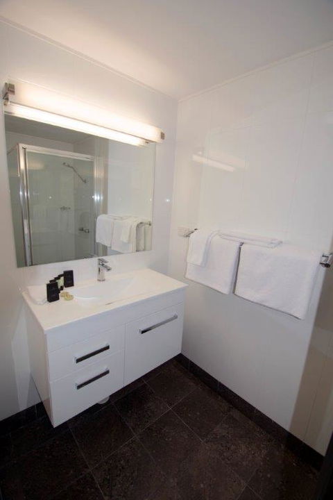 Ashby House Motor Inn - Sunshine Coast Guide 3
